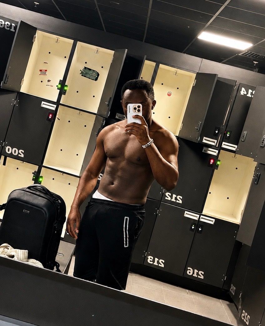 Mirror selfie in a gym locker room after a workout